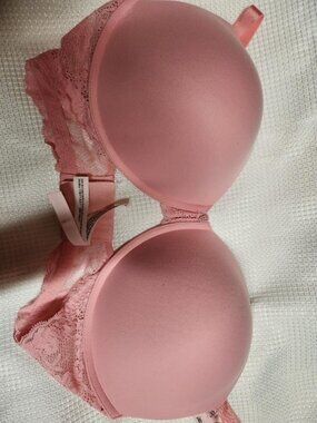 NWT Victoria Secret Pink Blush Lace Push Up Bra Sz 38DDD MSRP $65